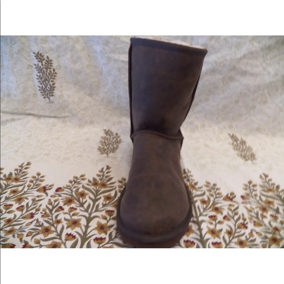 New Women UGG Classic Short Leather Brownstone - Picture 3 of 8